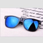 Classic Fashion Sunglasses - Image 2