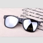 Classic Fashion Sunglasses - Image 4